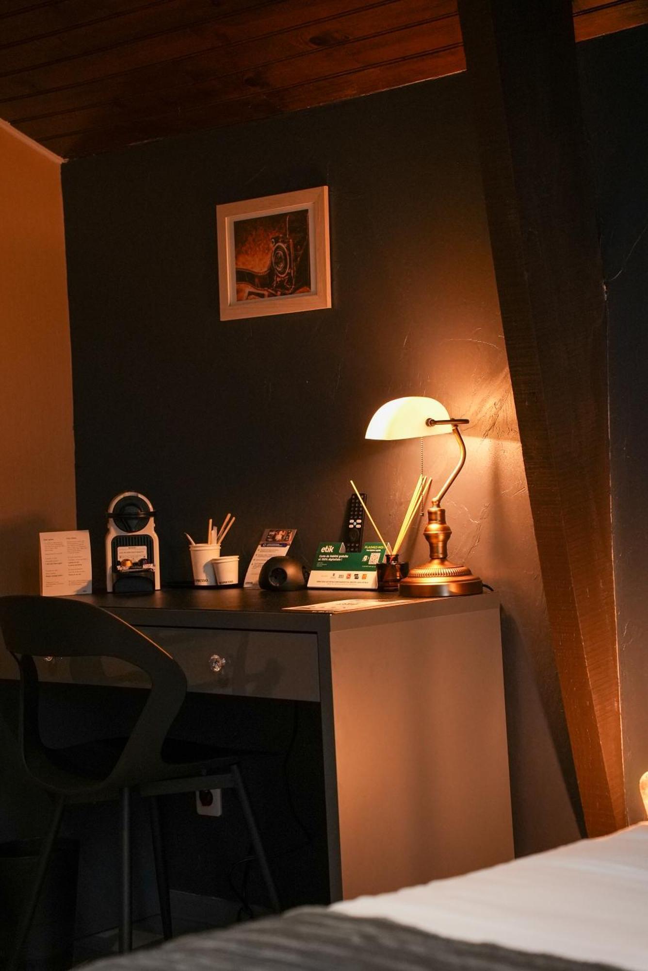 Logis Le Relais De La Voie Sacree Hotel Issoncourt Bagian luar foto