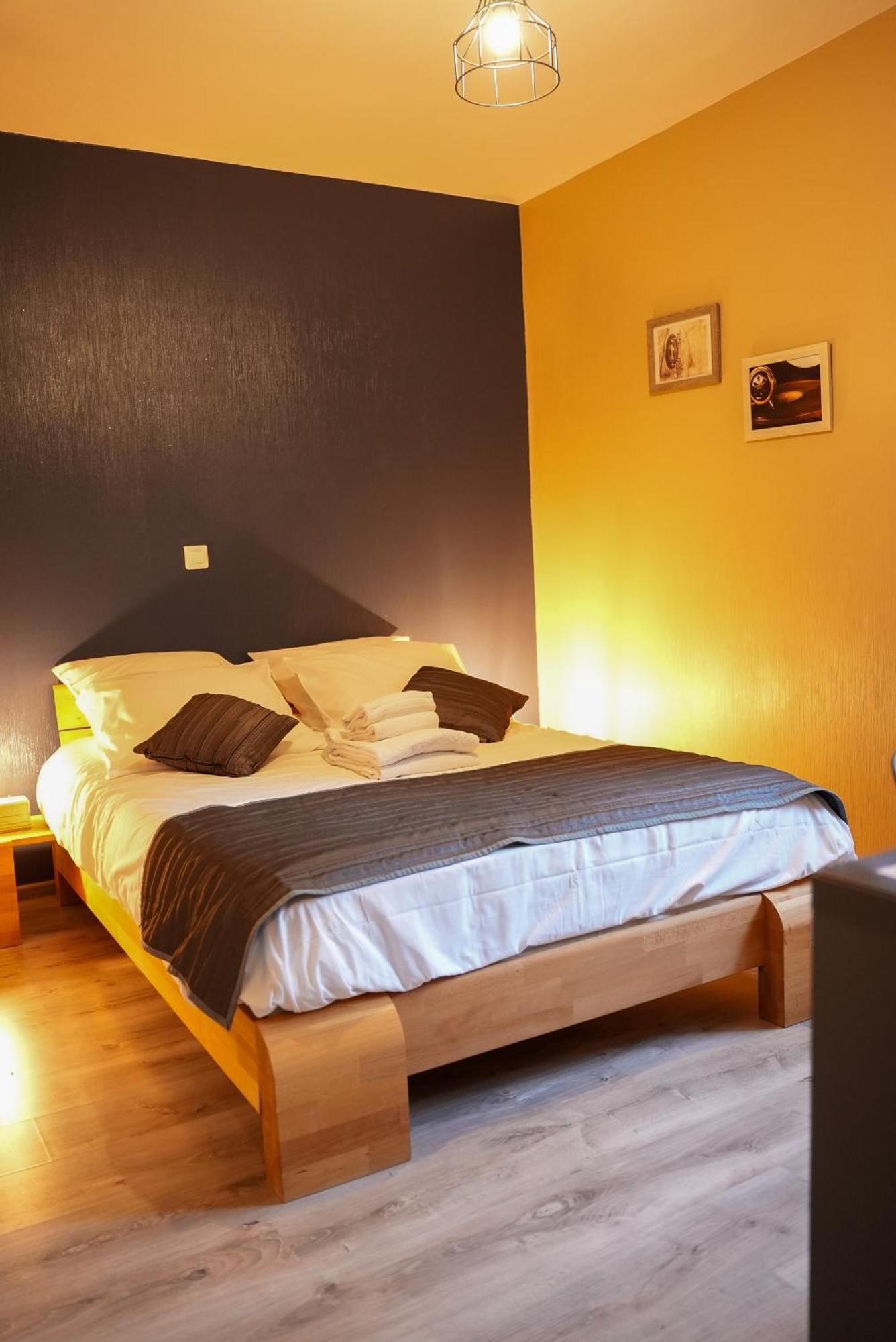 Logis Le Relais De La Voie Sacree Hotel Issoncourt Bagian luar foto