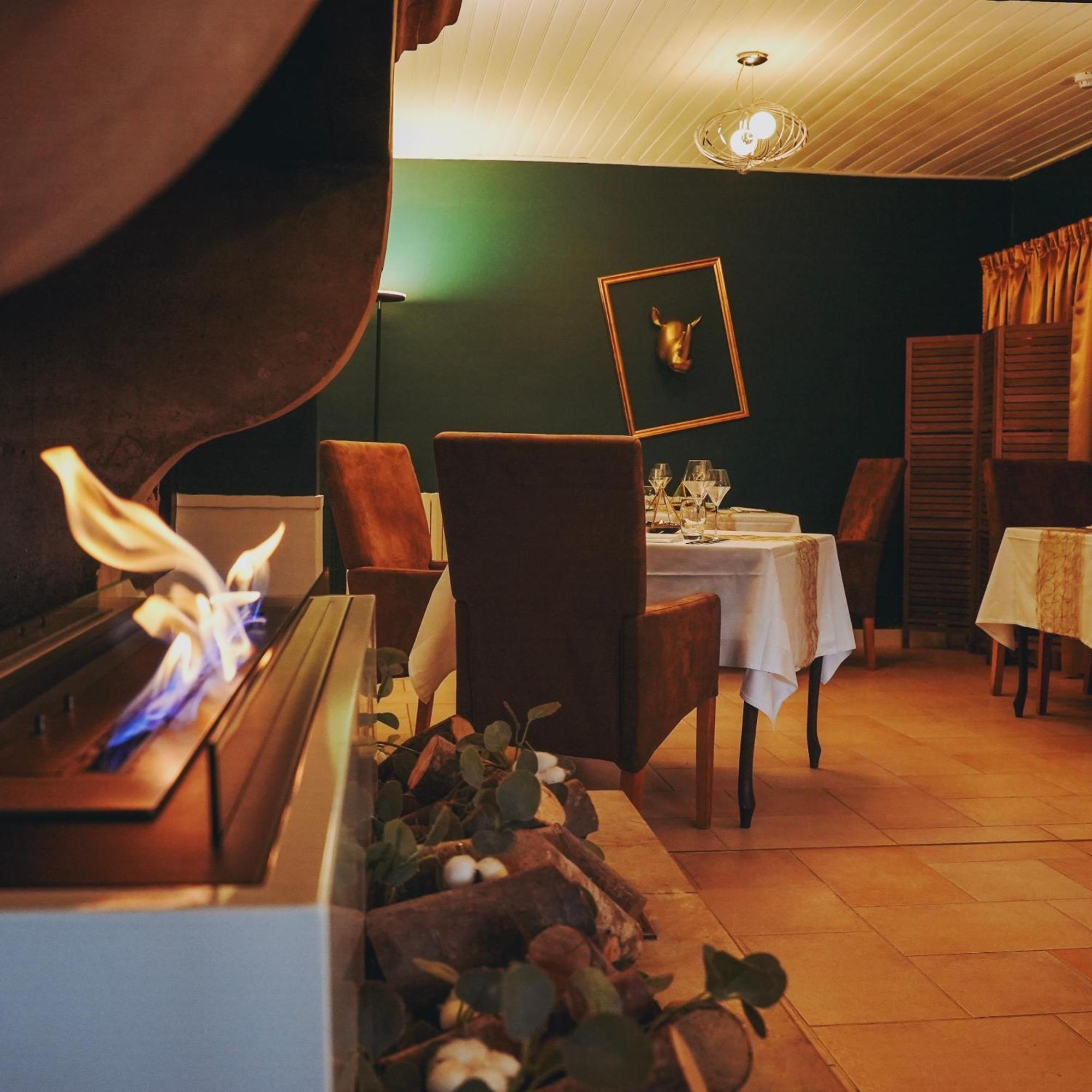 Logis Le Relais De La Voie Sacree Hotel Issoncourt Bagian luar foto